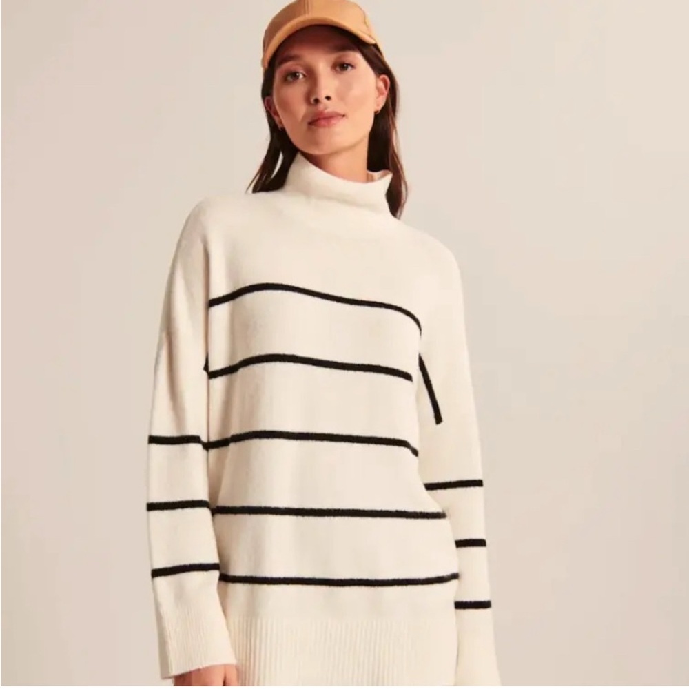 Abercrombie & Fitch Oversized Legging-Friendly Turtleneck Sweater